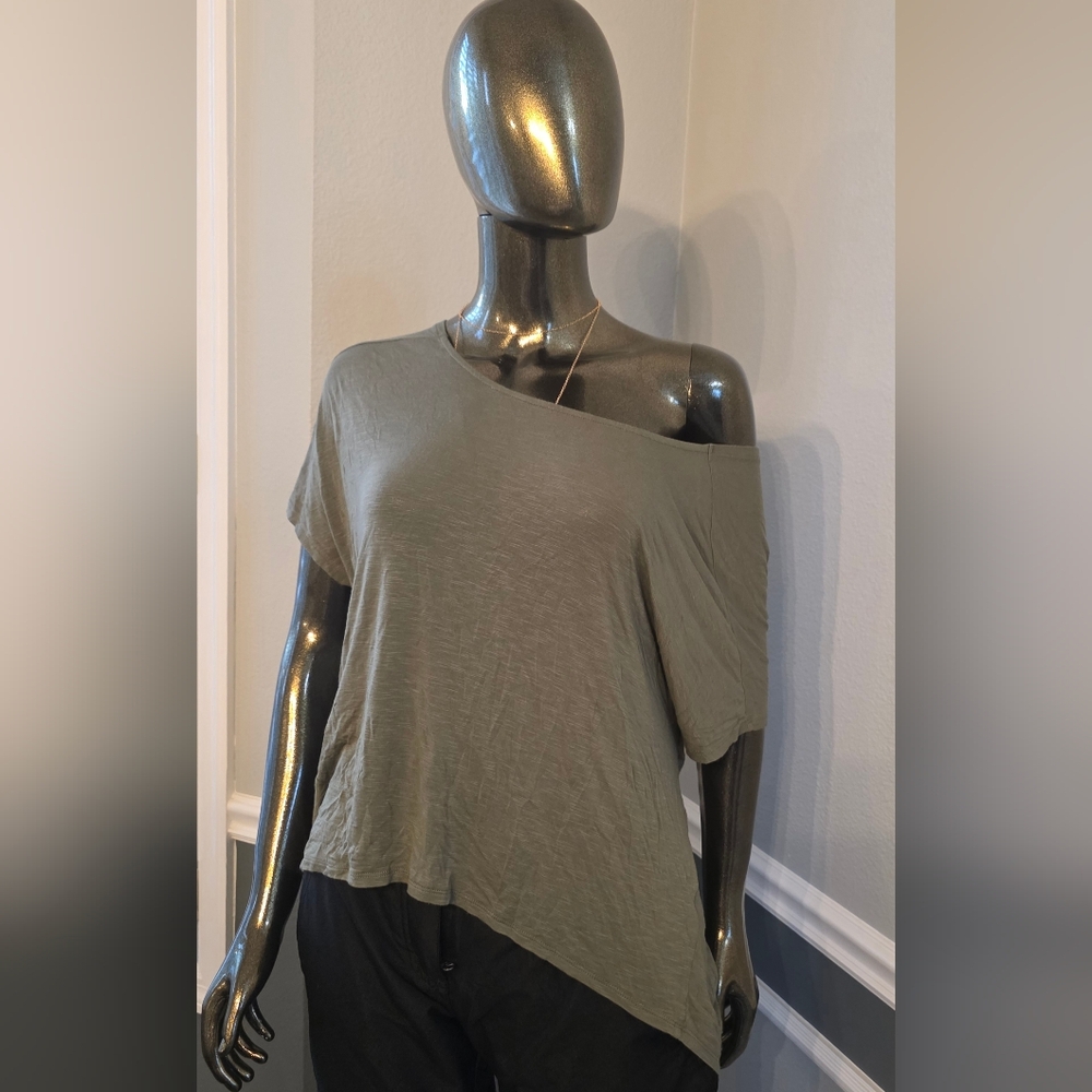 VENUS Sage Asymmetrical Short Sleeve Tee